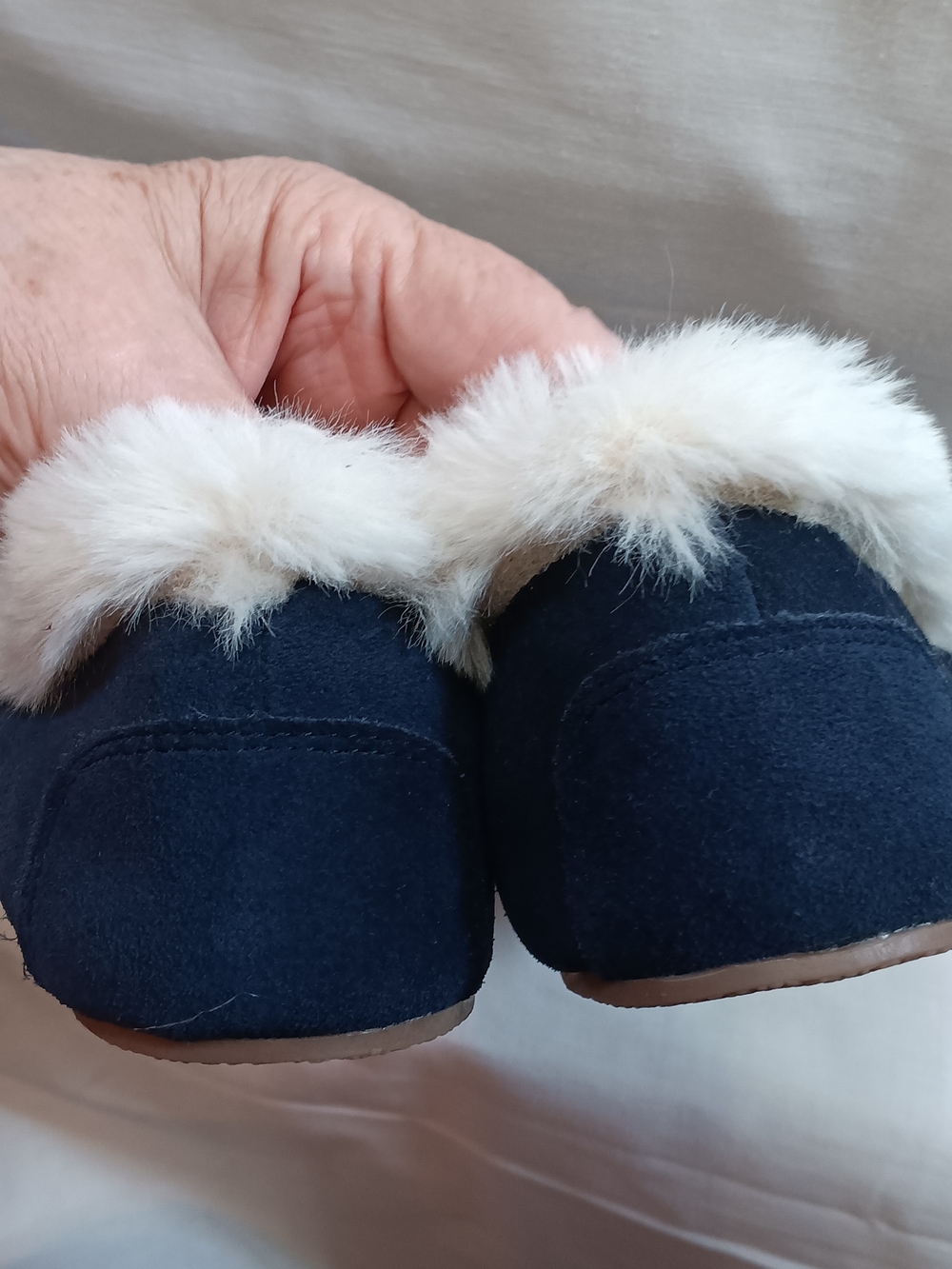 Talbots Navy Leather And Faux-Fur Lined Moccasin Slippers. - Picture 7 of 9